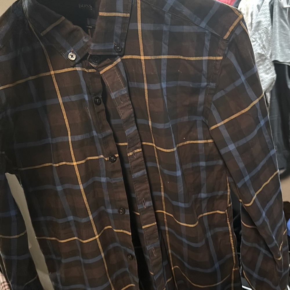 9/10 condition used twice hugo boss shirt very nice design
